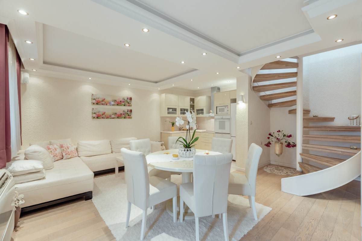 https://www.apartments-porobic.com/files/offer/thumb/1744637654-1.jpg